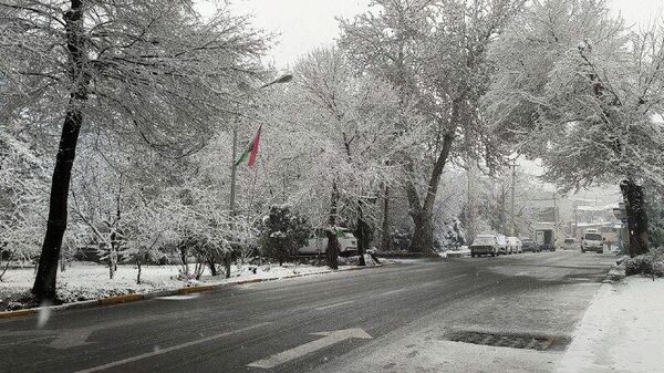 Бино ба иттилои хабарнигори Sputnik Тоҷикистон, дар рӯзҳои истироҳат дар пойтахт ширкатҳои коммуналӣ бо реҷаи доимӣ кор мекунанд. - Sputnik Тоҷикистон