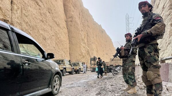 Солдаты афганской армии на севере Афганистана, в понедельник, 3 ноября 2025 года. - Sputnik Тоҷикистон