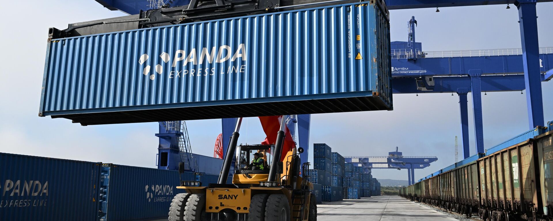 Транспортно-логистический центр. Иллюстративное фото - Sputnik Таджикистан, 1920, 20.01.2026