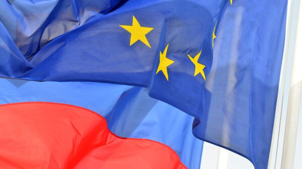 Флаги России и ЕС. Архивное фото - Sputnik Тоҷикистон