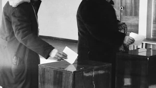 Рӯзи 20 январи соли 1991 Қрим барои баромадан аз ҳайати Украина овоз дод - Sputnik Тоҷикистон