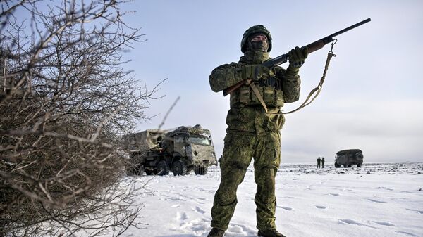 Боевая подготовка экипажей ИСДМ Земледелие группировки войск Запад в ЛНР  - Sputnik Тоҷикистон
