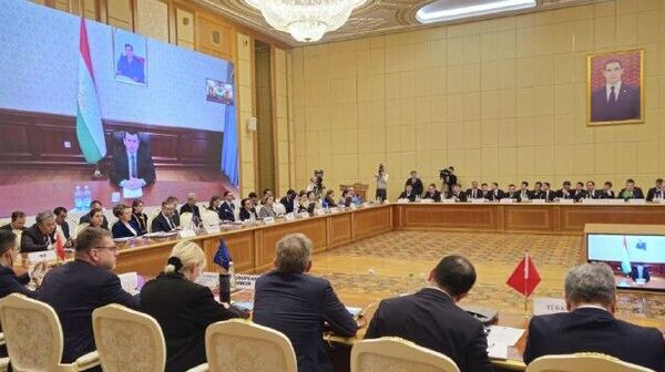 Таджикистан выступил за развитие транспортного коридора СПЕКА - Sputnik Таджикистан