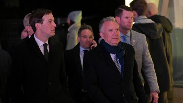 Специальный посланник США Стив Виткофф и американский бизнесмен Джаред Кушнер на Всемирном экономическом форуме (ВЭФ) в Давосе - Sputnik Тоҷикистон