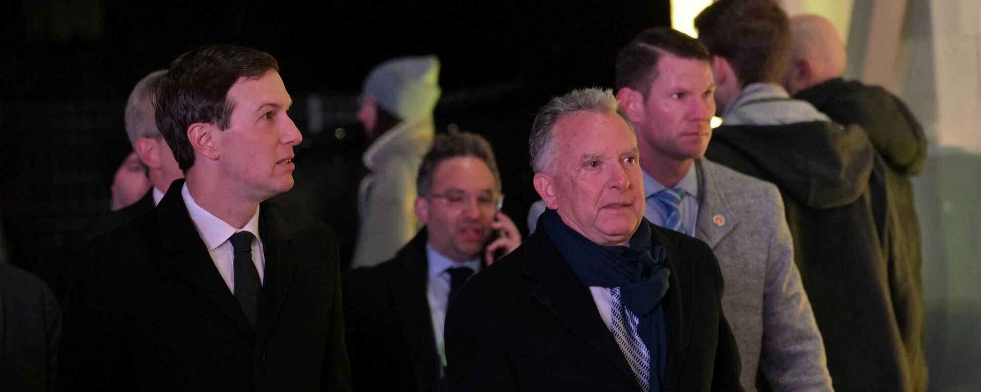 Специальный посланник США Стив Виткофф и американский бизнесмен Джаред Кушнер на Всемирном экономическом форуме (ВЭФ) в Давосе - Sputnik Тоҷикистон, 1920, 22.01.2026