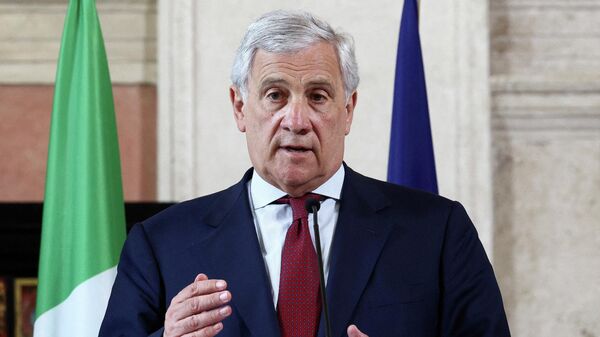 Министр иностранных дел Италии Антонио Таяни выступает на совместной пресс-конференции посвященной обсуждению последних событий в Украине и безопасности в Европе, в вилле Мадама в Риме, Италия, 12 июня 2025 года. - Sputnik Таджикистан