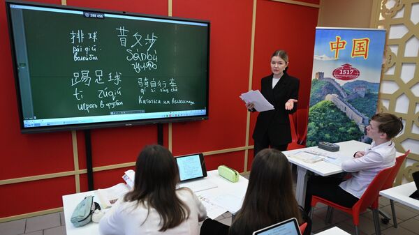Изучение китайского языка в московской школе  - Sputnik Тоҷикистон