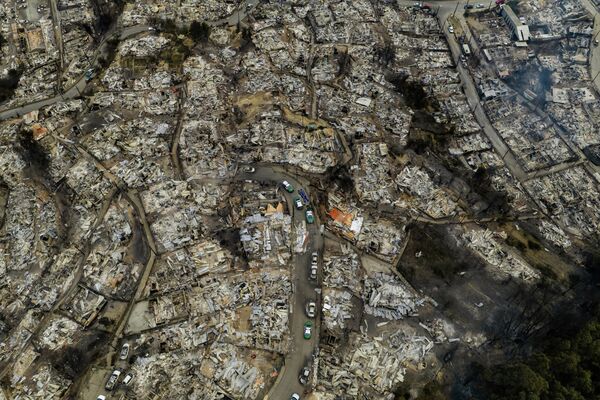 Вблизи города Лиркен, Чили, видны выгоревшие в результате лесных пожаров территории. - Sputnik Таджикистан