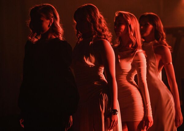 Участницы финала конкурса "Мисс и Мистер студенчество Москвы".Иштирокчиёни даври финали озмуни "Донишҷӯи зеботарини Маскав". - Sputnik Тоҷикистон