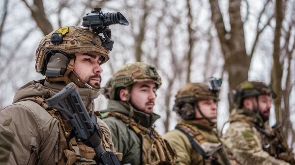 Украинские военнослужащие присутствуют на линии фронта в Донецкой области. - Sputnik Таджикистан