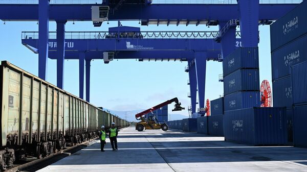 Транспортно-логистический центр Артем в Приморье  - Sputnik Тоҷикистон