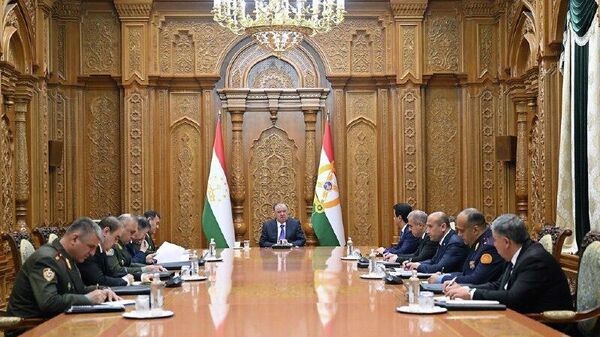 Президент Таджикистана Эмомали Рахмон провел совещание с руководителями силовых структур - Sputnik Таджикистан