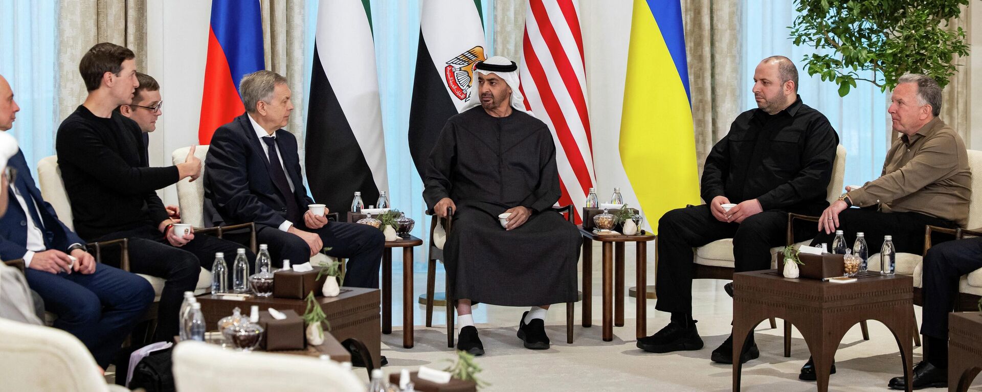 Трехсторонние переговоры между США, Россией и Украиной в ОАЭ. - Sputnik Таджикистан, 1920, 28.01.2026