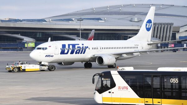 Самолет Boeing 737-800 авиакомпании ЮТэйр в международном аэропорту Внуково имени А. Н. Туполева.  - Sputnik Тоҷикистон