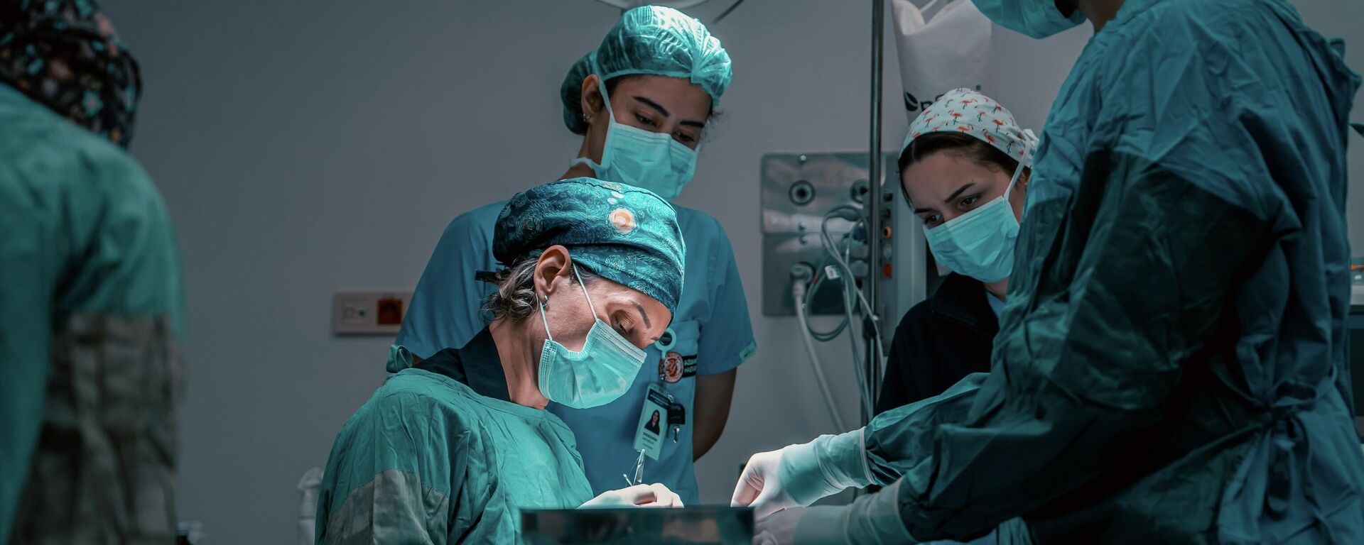 Врачи в операционной - Sputnik Таджикистан, 1920, 29.01.2026
