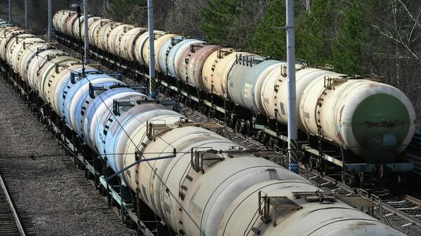 Железнодорожные цистерны для перевозки топлива - Sputnik Таджикистан