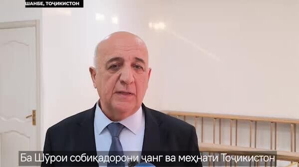Шӯрои собиқадорони ҷанги Тоҷикистон аз президенти Русия ҷоизаи хотиравӣ гирифт - Sputnik Тоҷикистон