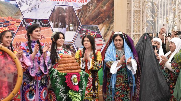 В Душанбе встречают традиционный праздник Сада
 - Sputnik Таджикистан