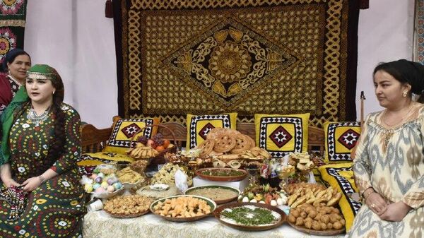 В Душанбе песнями и танцами встретили праздник Сада - Sputnik Таджикистан