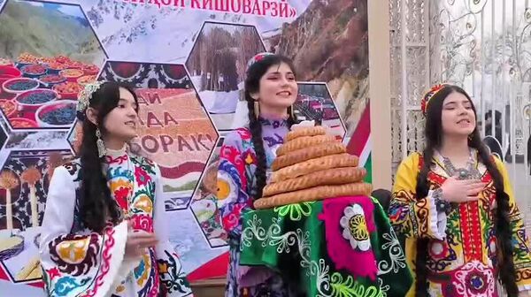 Вот так торжественно в Душанбе встретили праздник Сада - Sputnik Таджикистан