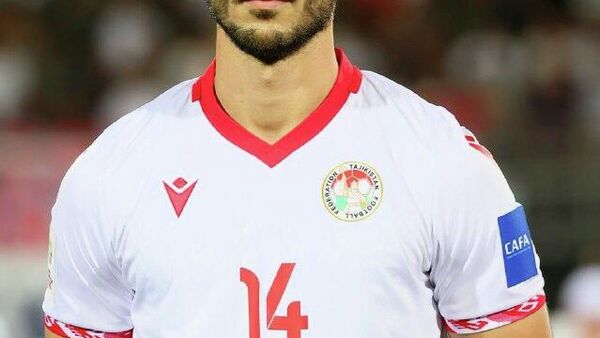 Ҳамлагари дастаи миллии Тоҷикистон Шериддин Бобоев фаъолияти худро дар чемпионати Индонезия идома медиҳад - Sputnik Тоҷикистон