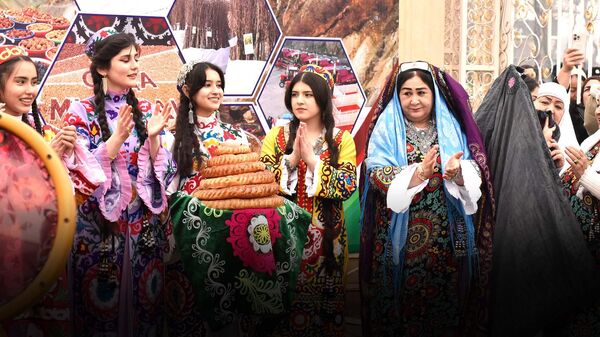 Таҷлили ҷашни Сада дар Душанбе - Sputnik Тоҷикистон