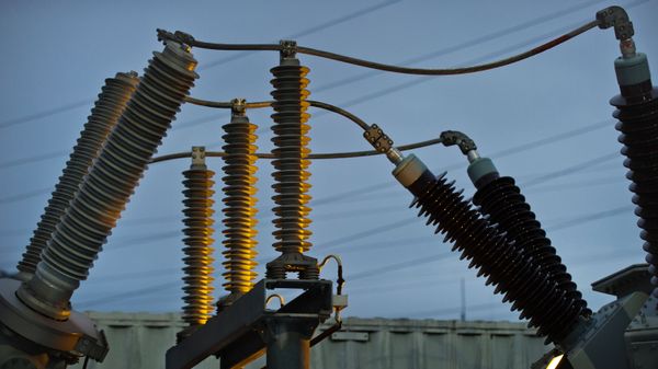 Силовое оборудование трансформаторов на площадке размещения мобильных газотурбинных электростанций (МГТЭС) Севастопольская в Крыму - Sputnik Таджикистан