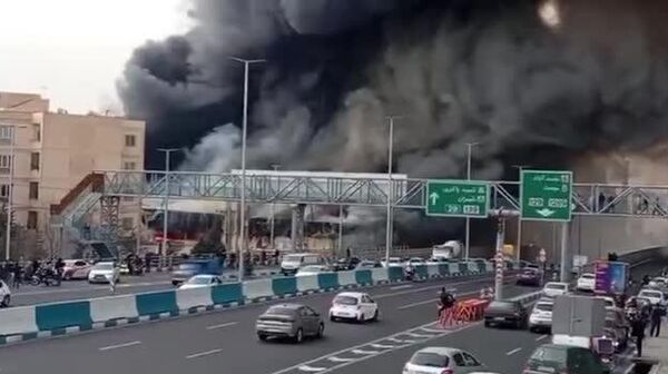 В Тегеране вспыхнул пожар на рынке Джаннат Абад - Sputnik Таджикистан