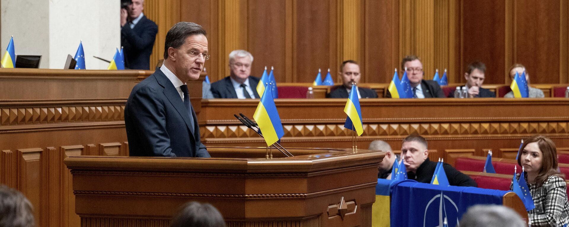 Генеральный секретарь НАТО Марк Рютте выступает перед украинскими парламентариями в Киеве 3 февраля 2026 года. - Sputnik Таджикистан, 1920, 03.02.2026