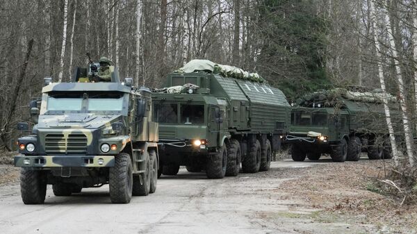 Подвижный грунтовый ракетный комплекс Орешник.  - Sputnik Таджикистан