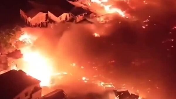 На Филиппинах пожар уничтожил около тысячи домов в Бонгао - Sputnik Таджикистан