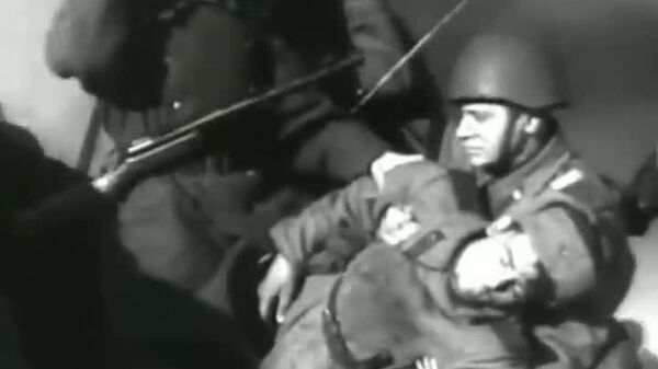 102-солагии Александр Матросов, нафаре, ки тимсоли қаҳрамонии ҷанговари шӯравӣ гардид - Sputnik Тоҷикистон