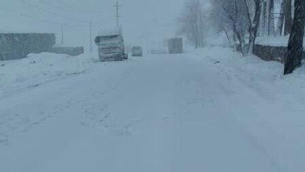 Дорога Душанбе - Чанак временно закрыта из-за сильного снегопада - Sputnik Таджикистан