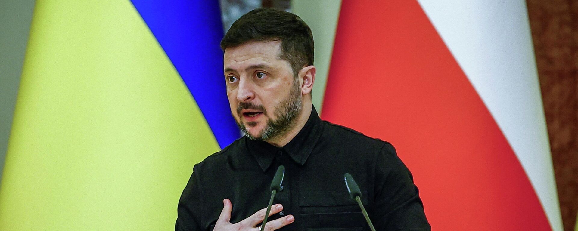 Владимир Зеленский выступает на пресс-конференции в Киеве, Украина, 5 февраля 2026 года.  - Sputnik Тоҷикистон, 1920, 06.02.2026