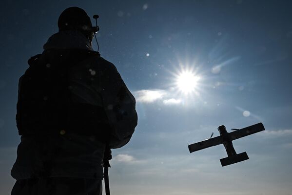 Боевая работа расчета БПЛА "Молния" батальонной тактической группы (БТГ) "Каштана". - Sputnik Таджикистан