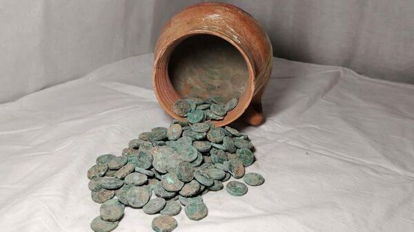 В Таджикистане обнаружили более 150 монет I века нашей эры - Sputnik Таджикистан