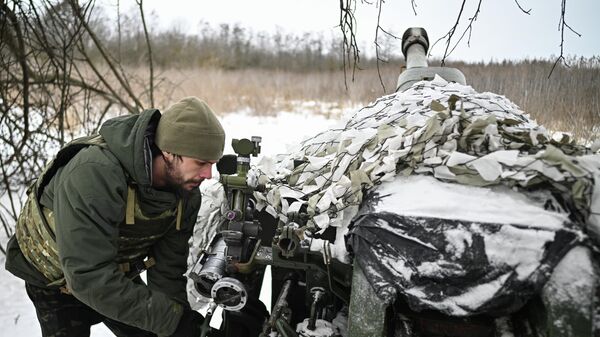 Боевая работа расчета гаубицы Д-30 спецназа Ахмат на Сумском направлении - Sputnik Таджикистан