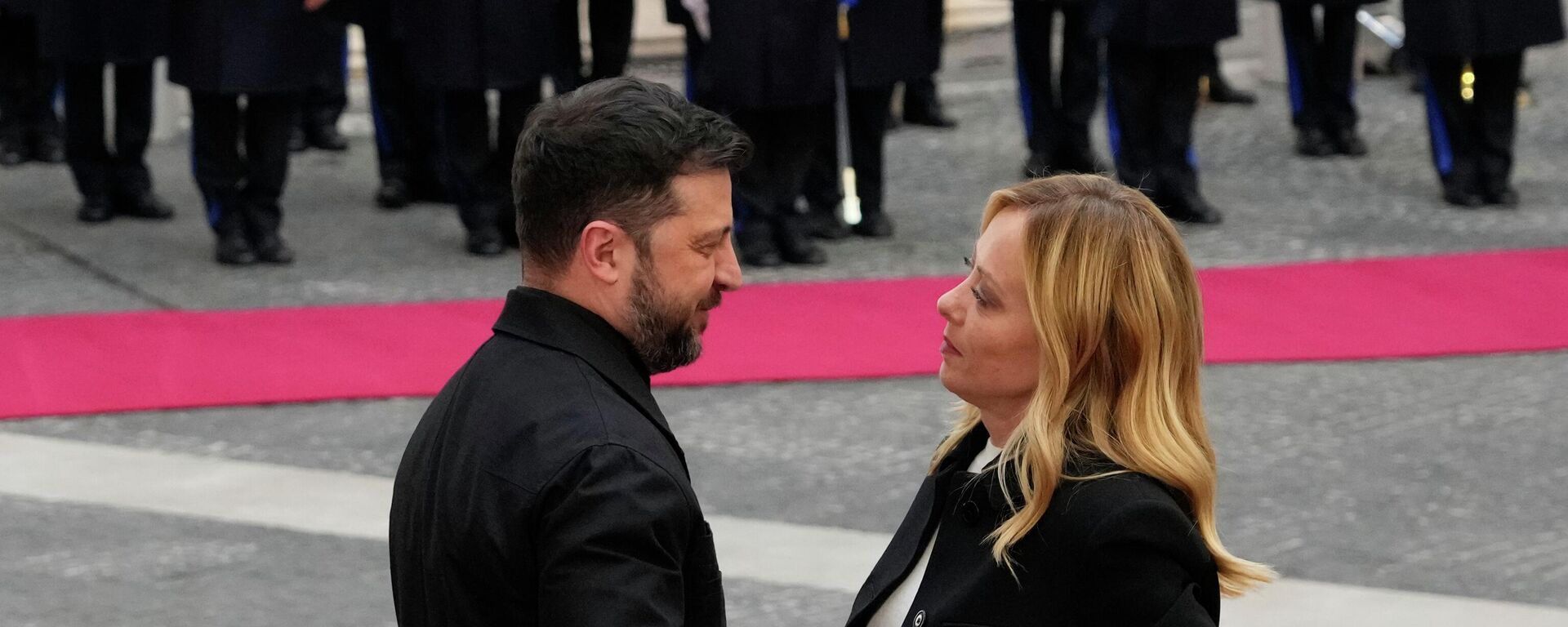 Владимир Зеленский и премьер-министр Италии Джорджа Мелони во время встречи во дворце Киджи во вторник, 9 декабря 2025 года.  - Sputnik Таджикистан, 1920, 09.02.2026