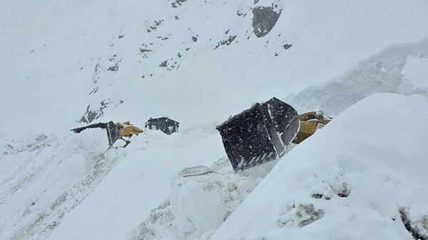 Тармаҳои даҳметрӣ: Роҳи Душанбе - Чаноқ боз маҳдуд шуд - Sputnik Тоҷикистон