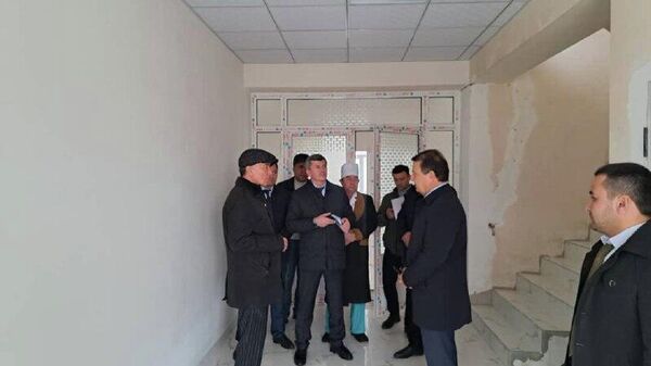 Абдуллозода рафти сохтмон ва азнавсозии шуъбаи бемориҳои пусти Беморхонаи Ҳисорро санҷиду ба масъулин супоришҳо дод - Sputnik Тоҷикистон