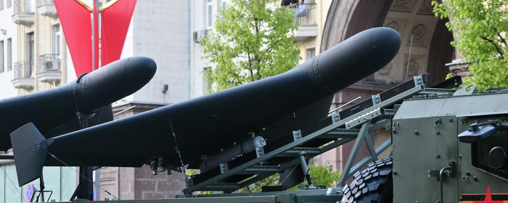 Беспилотные летательные аппараты Герань-2 в кузове КамАЗа на репетиции парада в Москве в честь 80-й годовщины Победы в Великой Отечественной войне.  - Sputnik Таджикистан, 1920, 13.02.2026