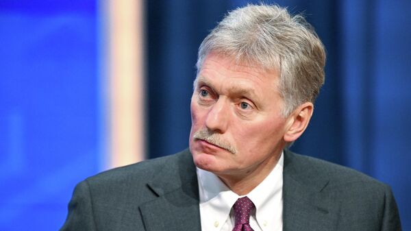  Пресс-секретарь президента РФ Дмитрий Песков во время специальной программы Итоги года с Владимиром Путиным в Москве. - Sputnik Тоҷикистон