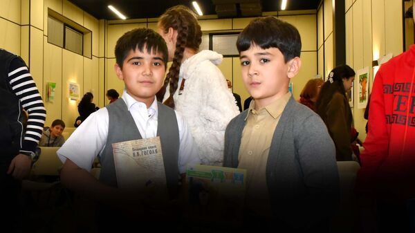 Ифтитоҳи клуби китобхонӣ дар хонаи русӣ дар Душанбе - Sputnik Тоҷикистон