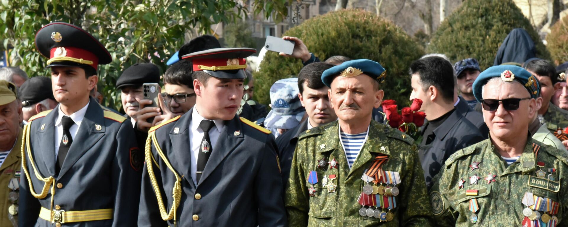 В Душанбе почтили память воинов-интернационалистов. - Sputnik Таджикистан, 1920, 15.02.2026
