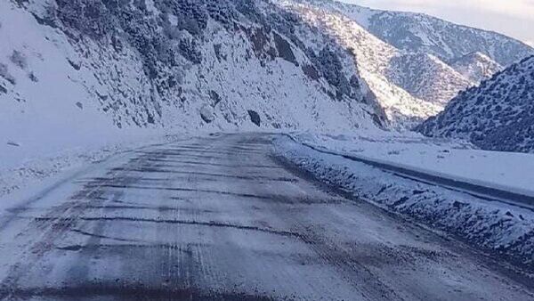 Трасса Душанбе-Чанак снова открыта после расчистки снежных завалов - Sputnik Таджикистан