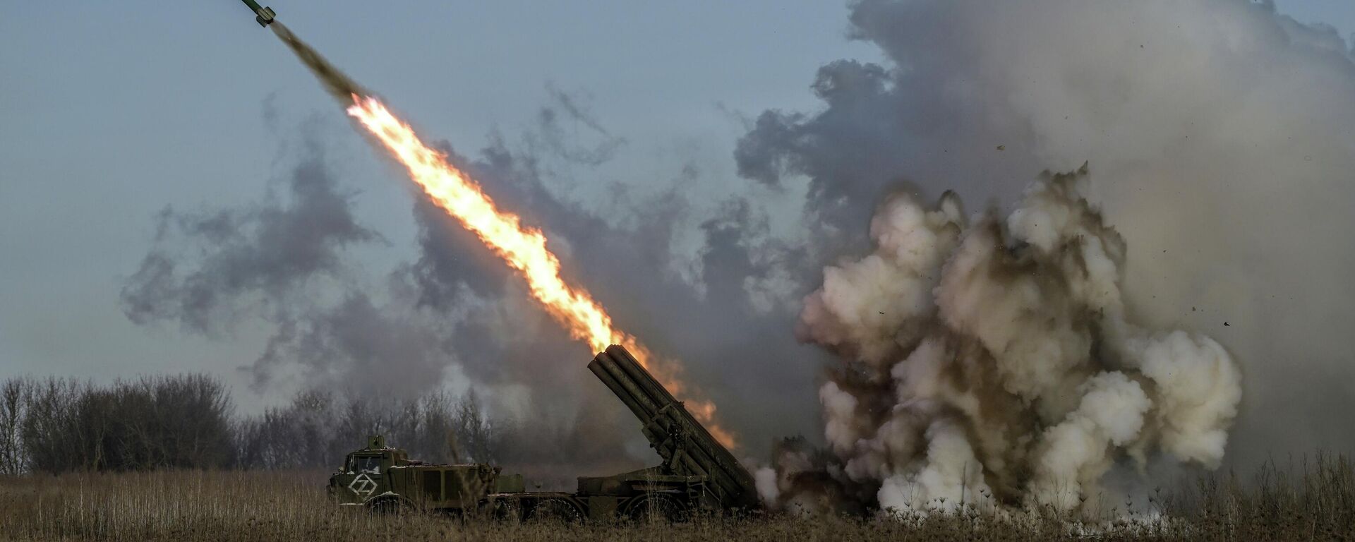 Боевая работа расчета РСЗО Ураган группировки войск Запад на Харьковском направлении - Sputnik Таджикистан, 1920, 17.02.2026