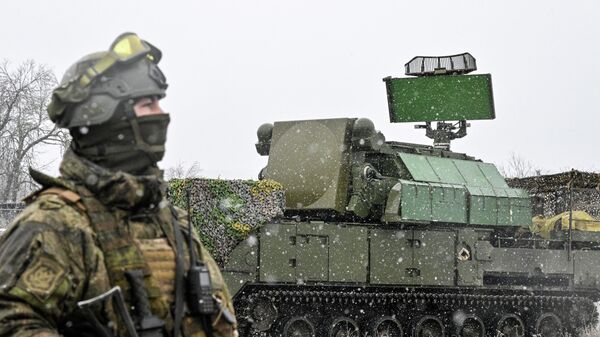 Боевое дежурство расчета ЗРК Тор группировки войск Запад на Харьковском направлении  - Sputnik Тоҷикистон