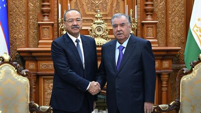 Эмомали Рахмон принял премьер-министра Узбекистана в Душанбе.