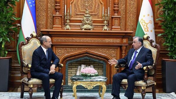 Эмомалӣ Раҳмон cарвазири Узбекистон Абдулло Ориповро ба ҳузур пазируфт - Sputnik Тоҷикистон