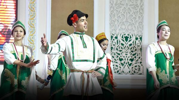 Ҷашни Масленитса дар Донишгоҳи славянии Русия ва Тоҷикистон: видео  - Sputnik Тоҷикистон